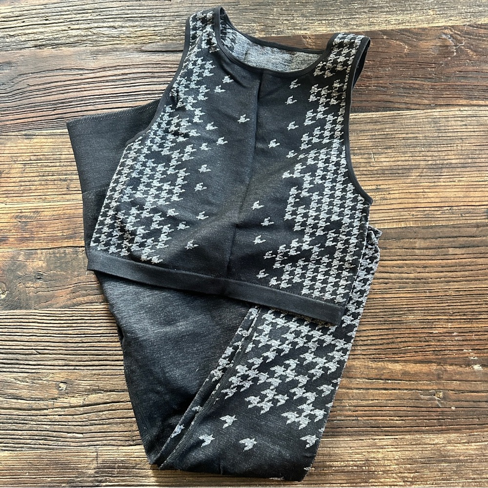 Fabletics | Houndstooth Leggings and Tank Set